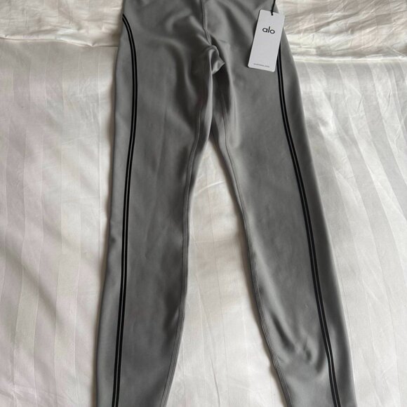 Alo Yoga Airlift Line Up Bra And Legging Set Limited Lunar Grey - Picture 5 of 7